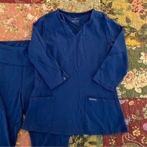 3/4 Sleeve Crewneck Scrub Top